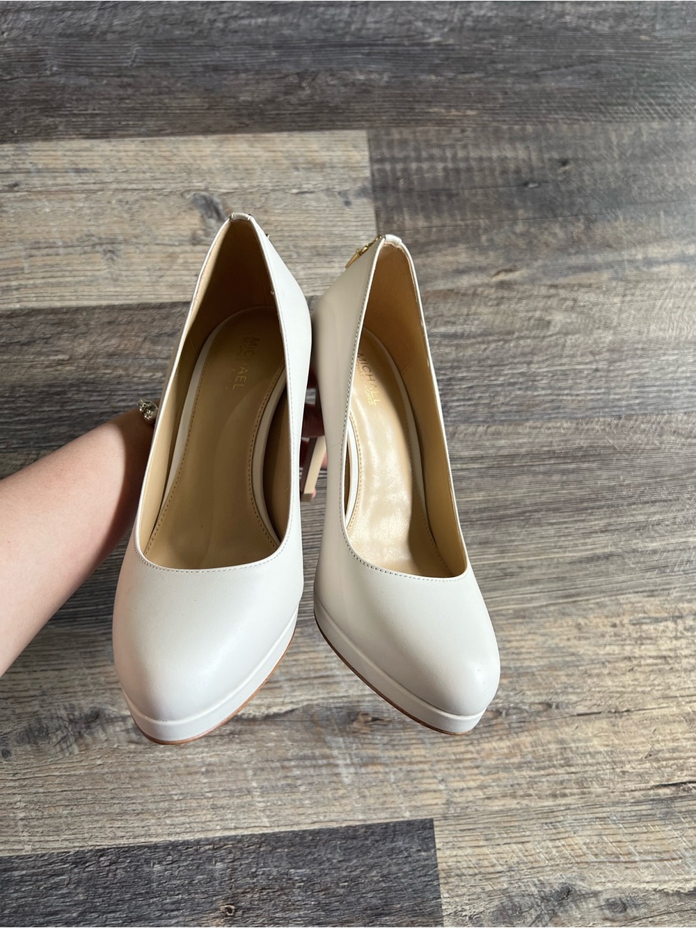 Michael Kors Cream Leather High Heel Pumps Size 6 - Picture 3 of 8